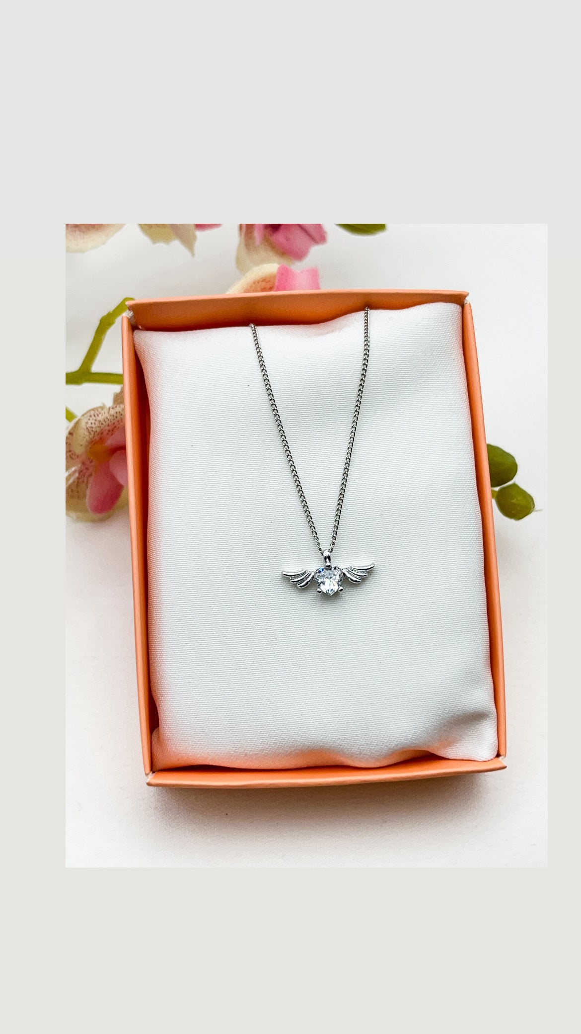 Vip Kanat Kalp Kolye