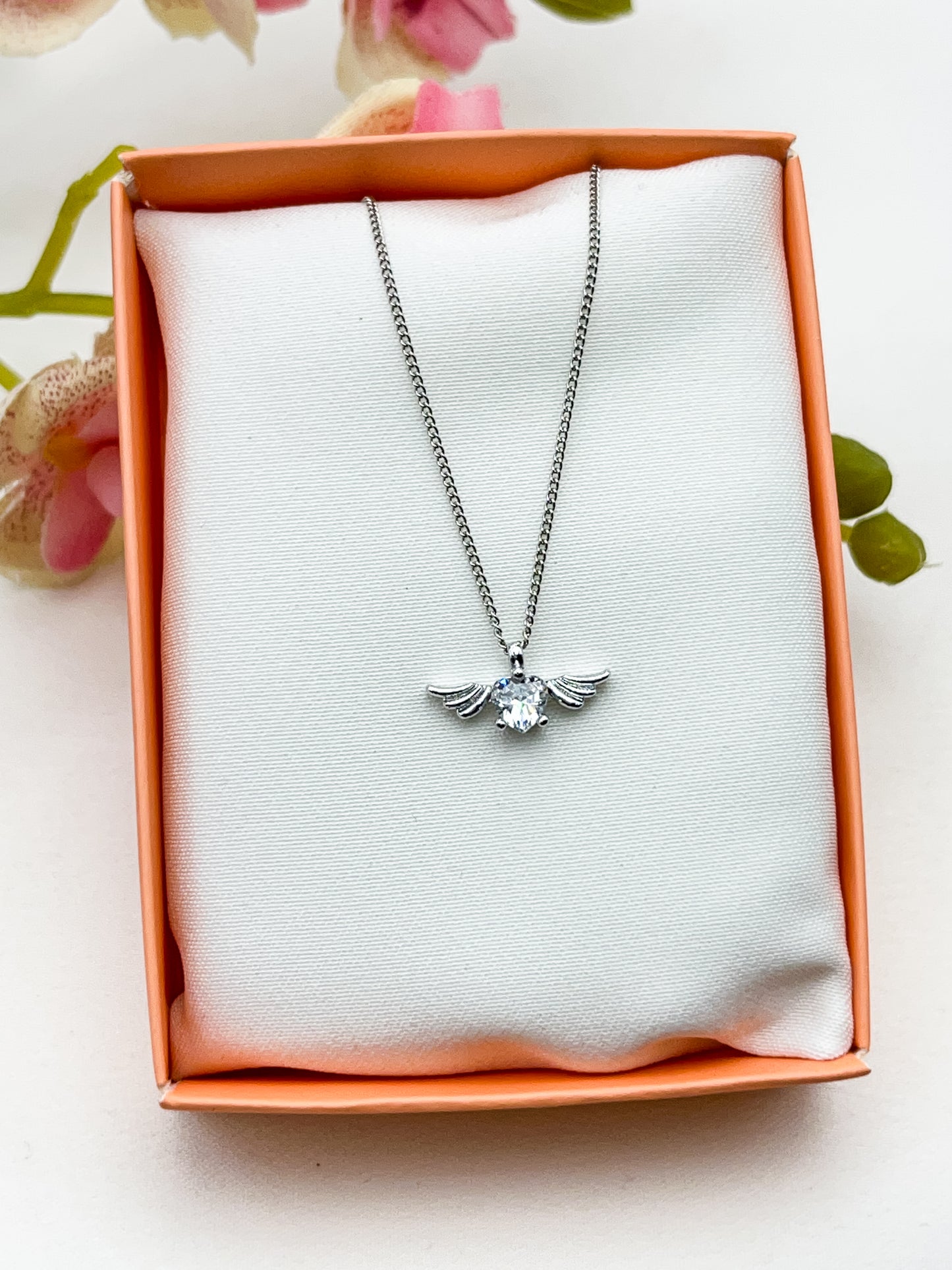 Vip Kanat Kalp Kolye